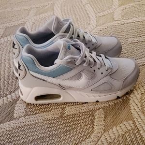 Wmns Nike Air Max IVO